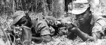 Mozambiccy członkowie Flechas, źle widziani przez komunistów, wstąpili do armii rodezyjskiej