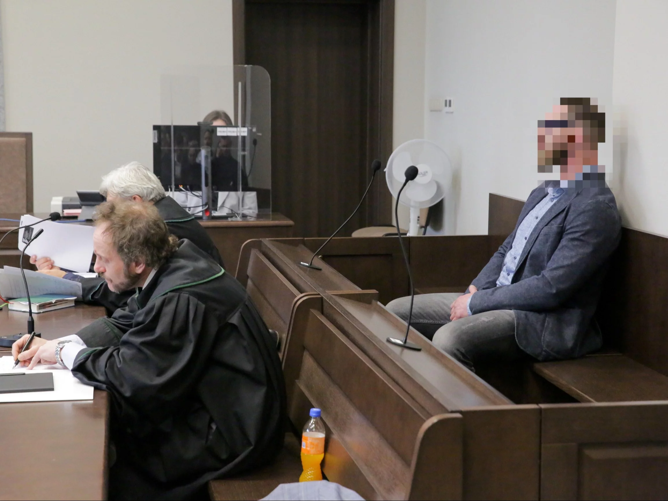 Olsztyn, 01.04.2025. Oskarżony Paweł K. (P) na sali Sądu Rejonowego w Olsztynie, 1 bm. Sąd wysłuchał mów końcowych w procesie