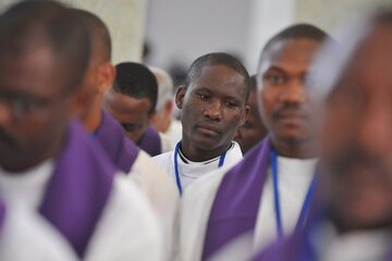 Msza święta w kościele w Kamerunie, zdjęcie ilustracyjne