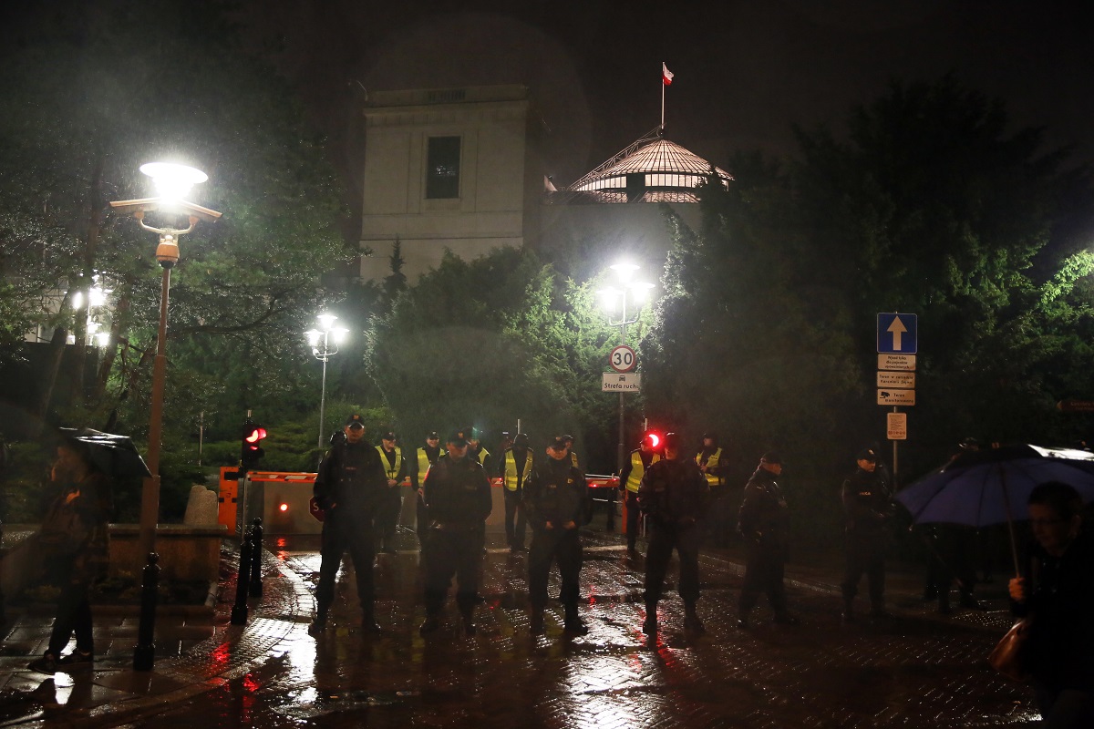 Protest przed Sejmem, w Warszawie