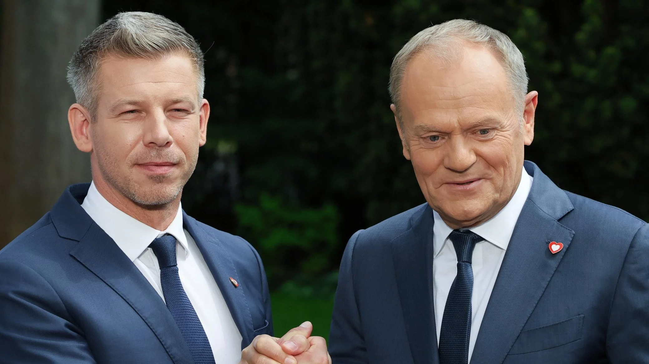 Wizyta premiera Węgier Petera Magyara. Premier RP Donald Tusk (P) i premier Węgier Peter Magyar