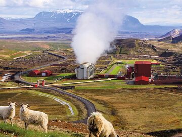 Na Islandii geotermię wykorzystuje się na bardzo szeroką skalę, m.in. do ogrzewania budynków