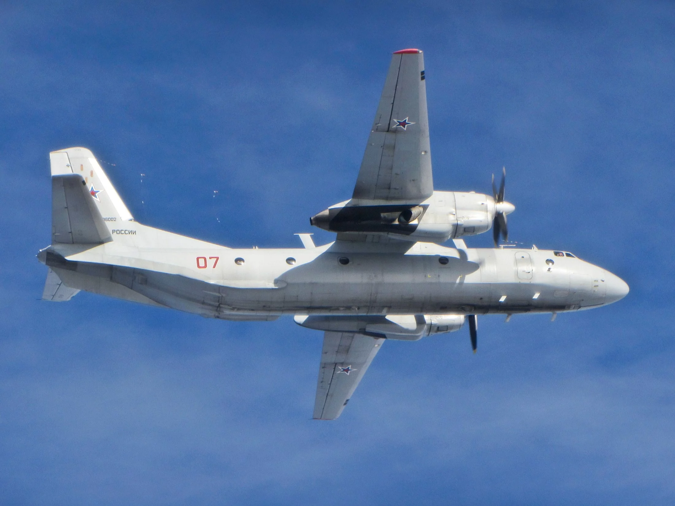 Rosyjski samolot transportowy Antonow An-26