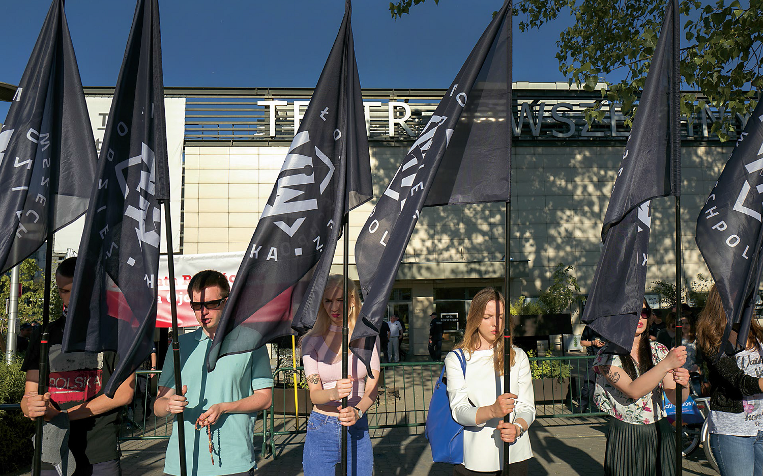 Protest pod Teatrem Powszechnym