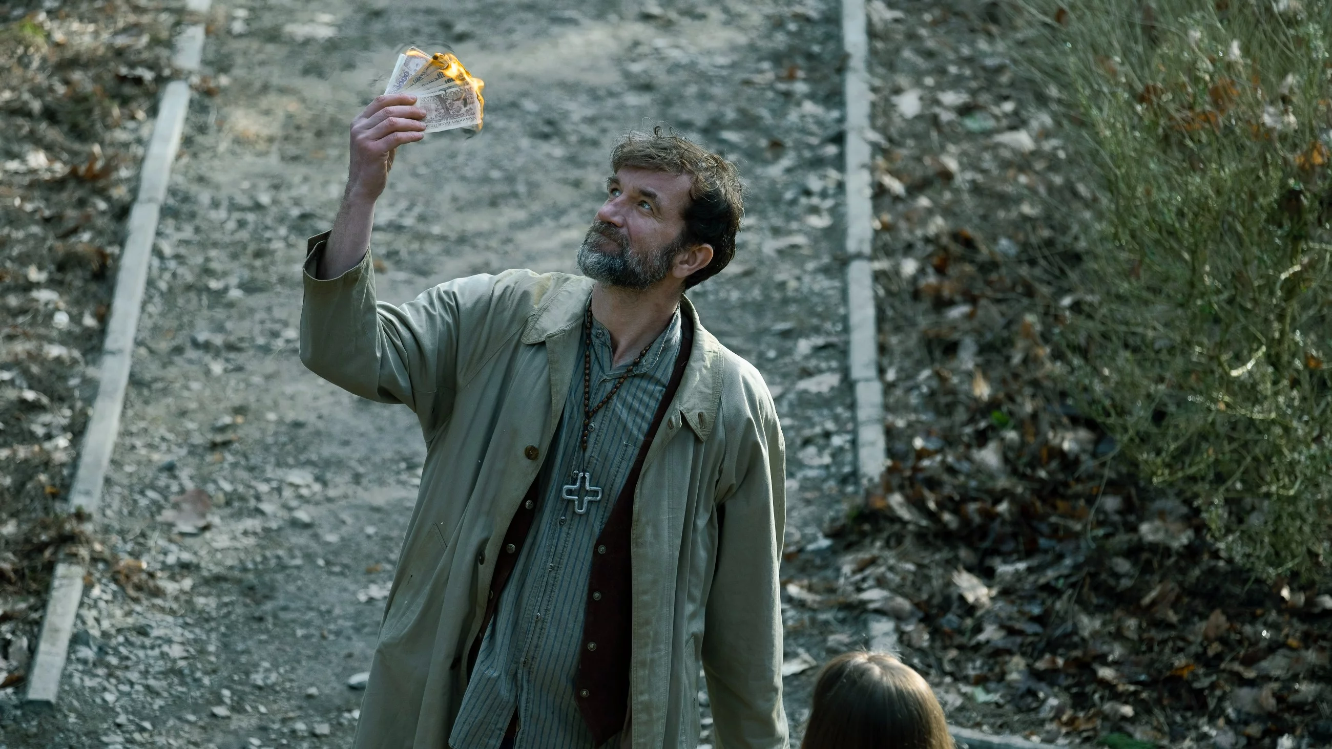 Tomasz Kot w serialu "Niebo. Rok w piekle". Premiera 26 grudnia na HBO Max