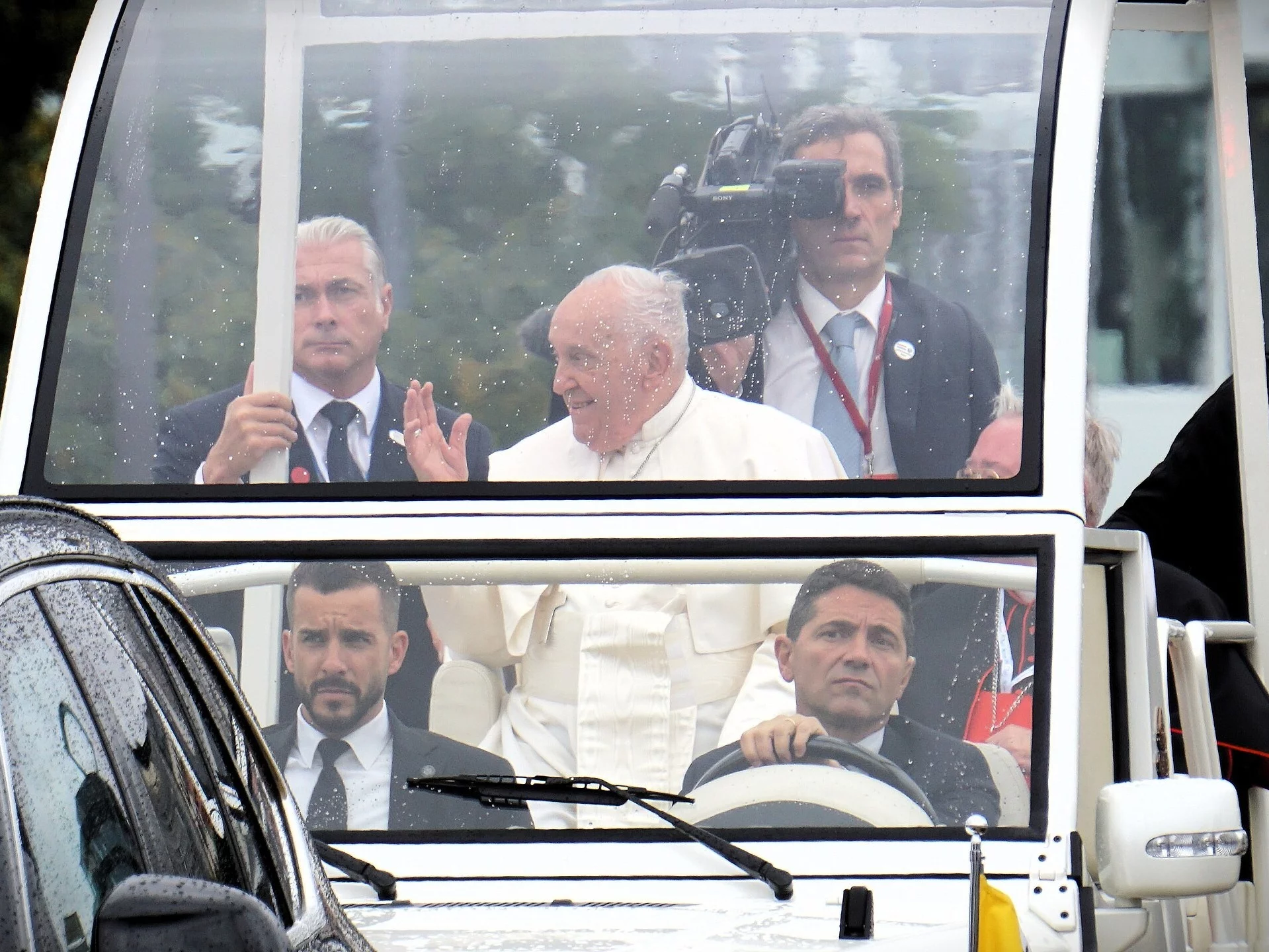 Papież Franciszek w papamobile