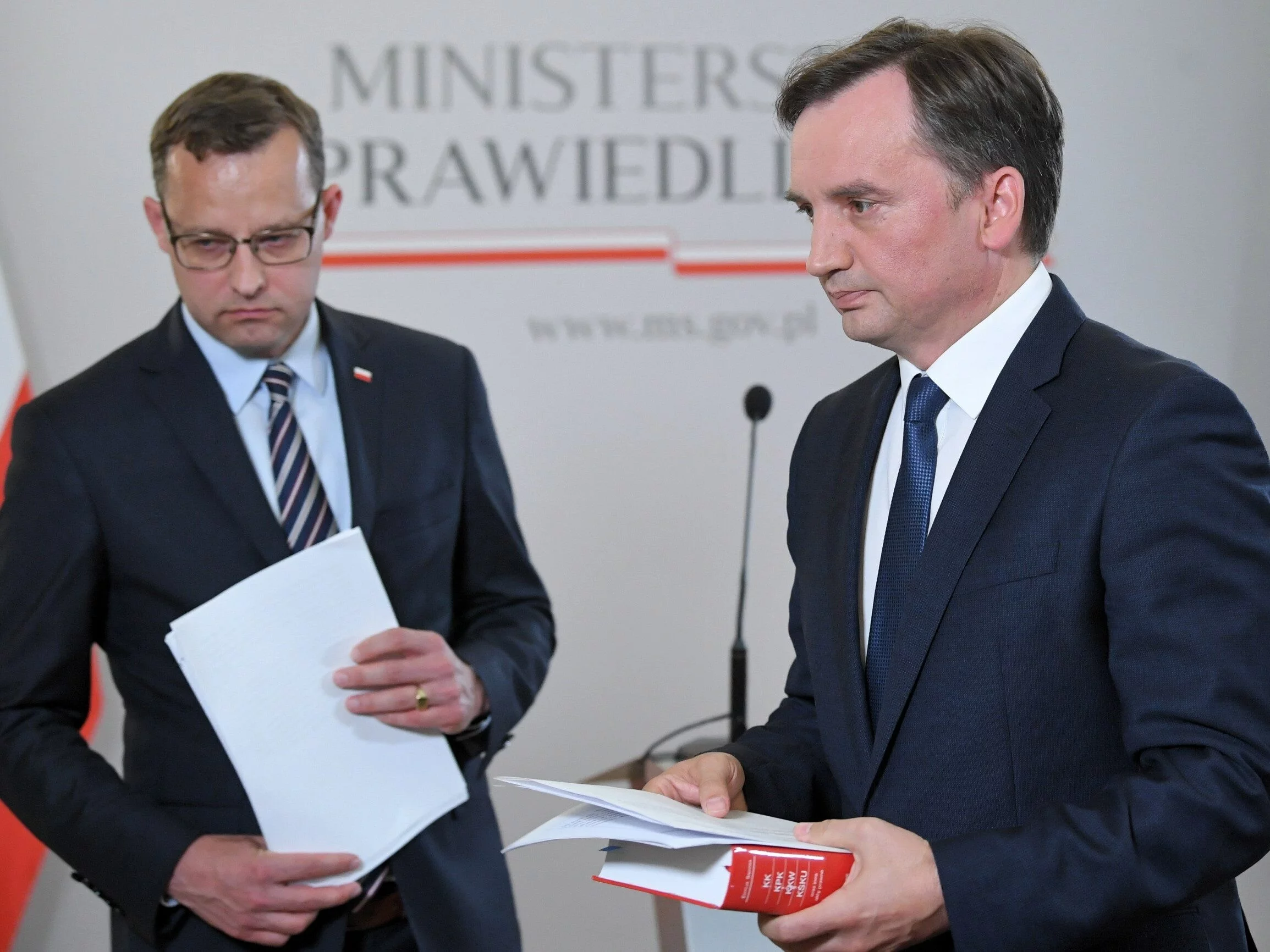 Nagły ruch wobec Romanowskiego. Anulowano mu paszporty