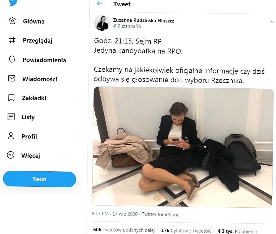 Zuzanna Rudzińska-Bluszcz na korytarzu w Sejmie