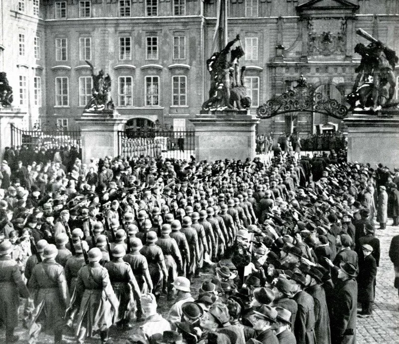 Niemieckie wojska na zamku na Hradczanach, Praga