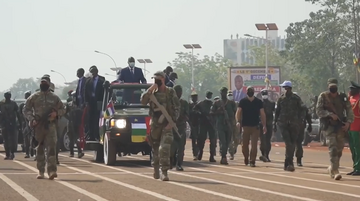 Najemnicy z grupy Wagnera osłaniają samochód prezydenta Republiki Środkowoafrykańskiej