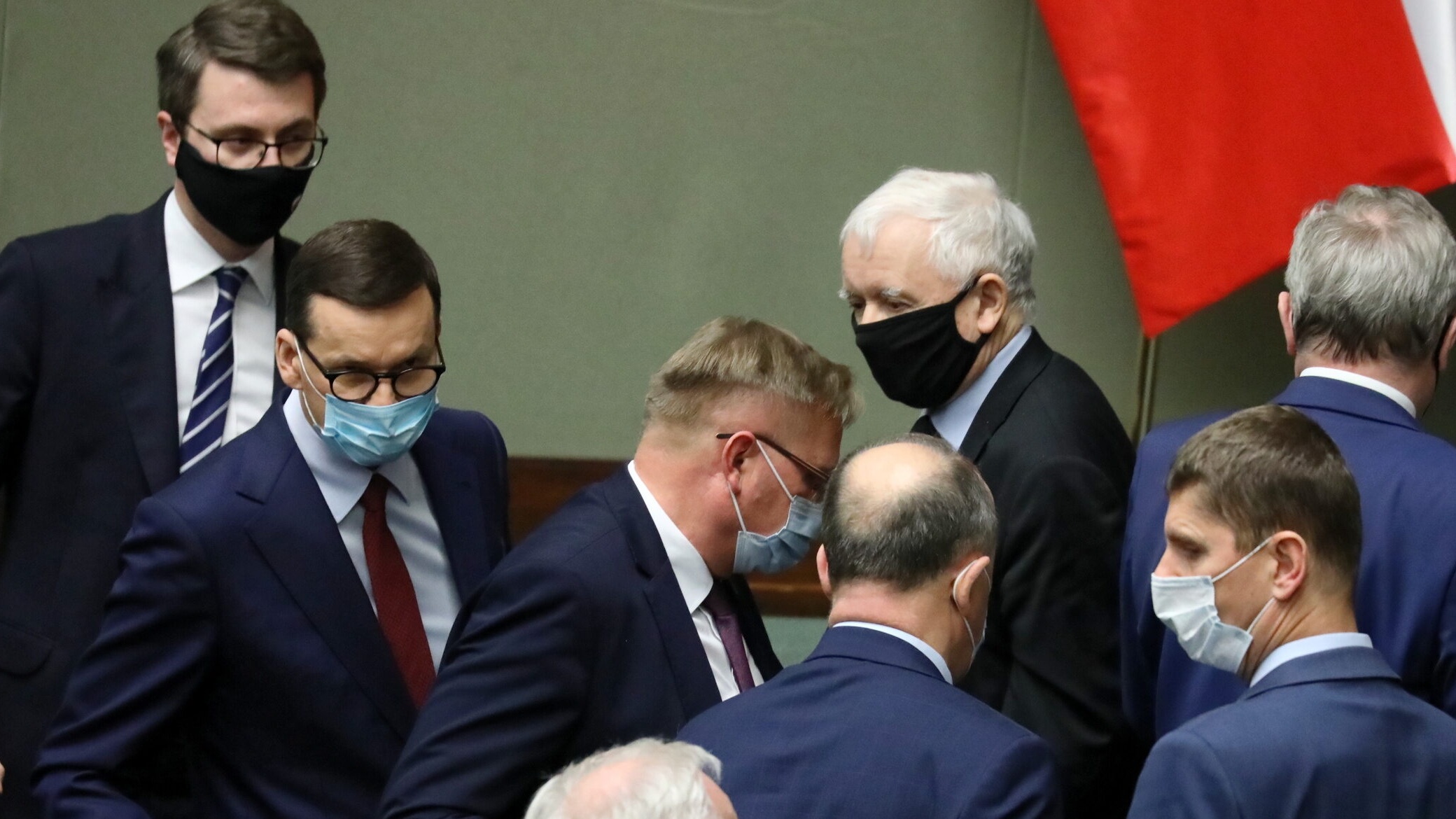 Politycy PiS w Sejmie. M.in. Mateusz Morawiecki, Jarosław Kaczyński i Piotr Mueller