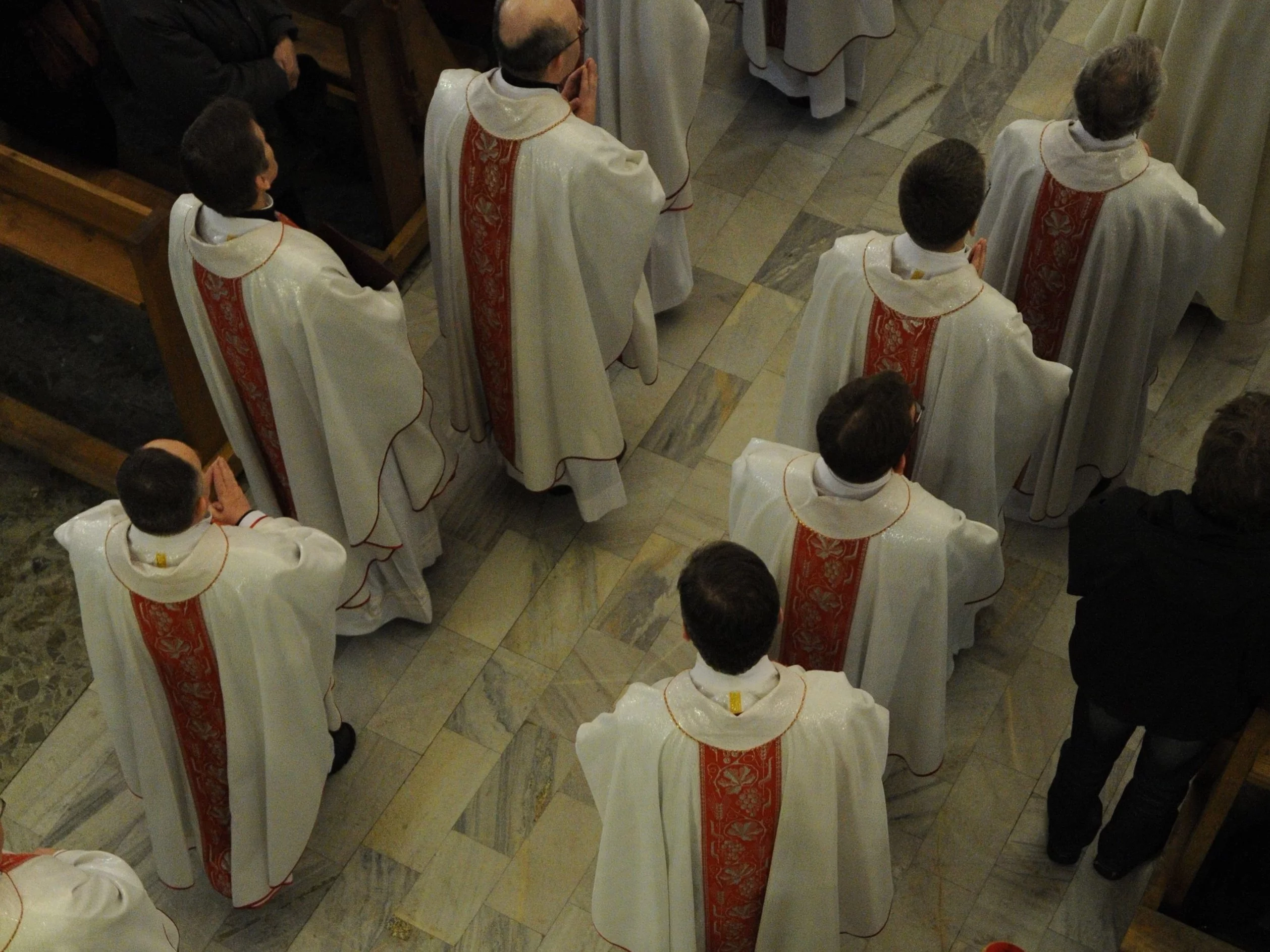 Najstarszy proboszcz pod ochroną parafian. Bulwersujące incydenty