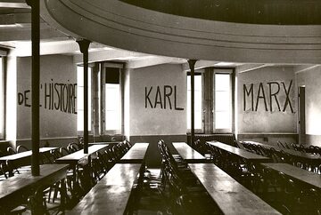Napisy w jednej ze szkół w trakcie rewolty 1968 roku, Lyon