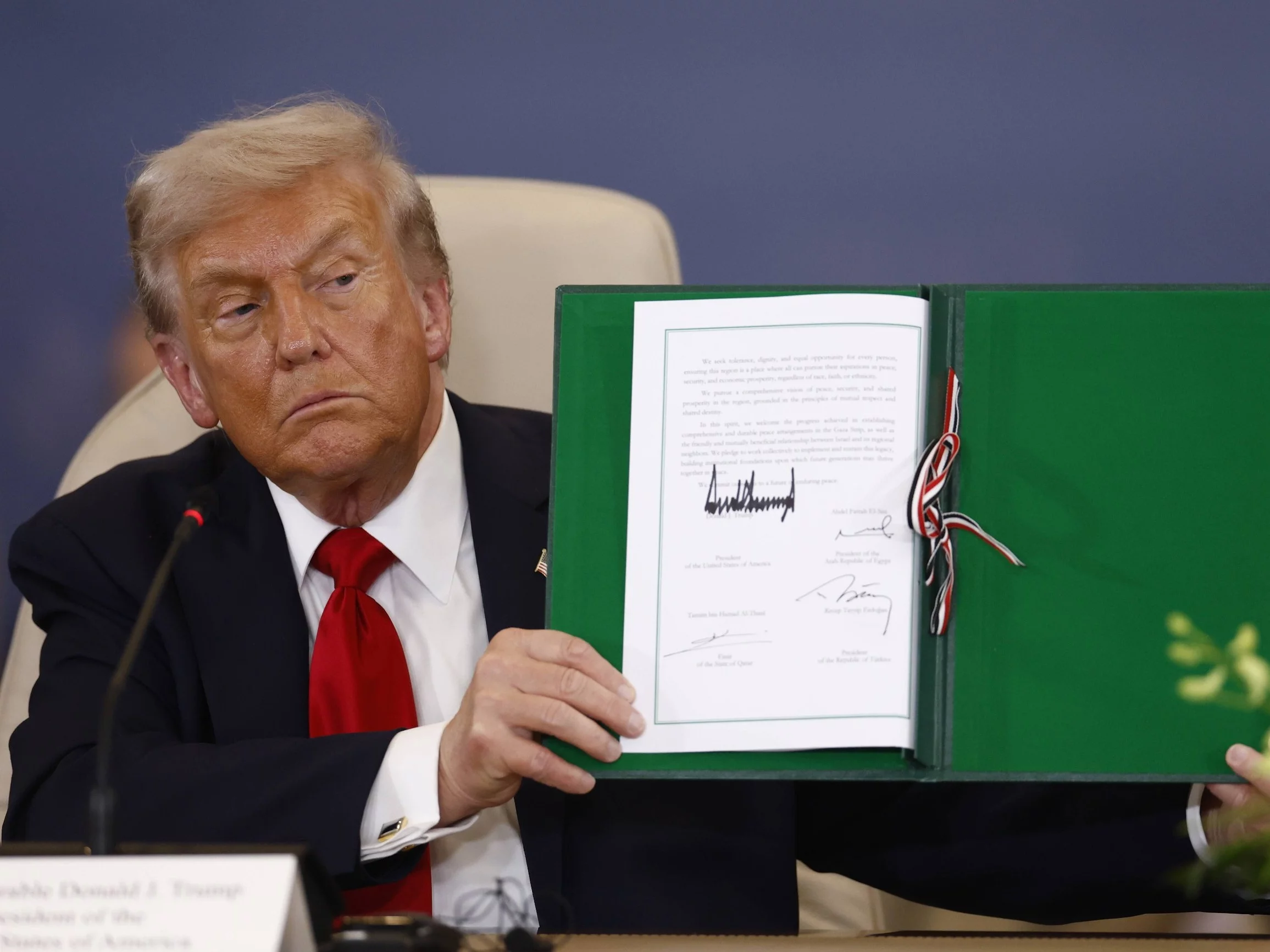 "Narodowe pojednanie" w USA. Symboliczny gest Donalda Trumpa