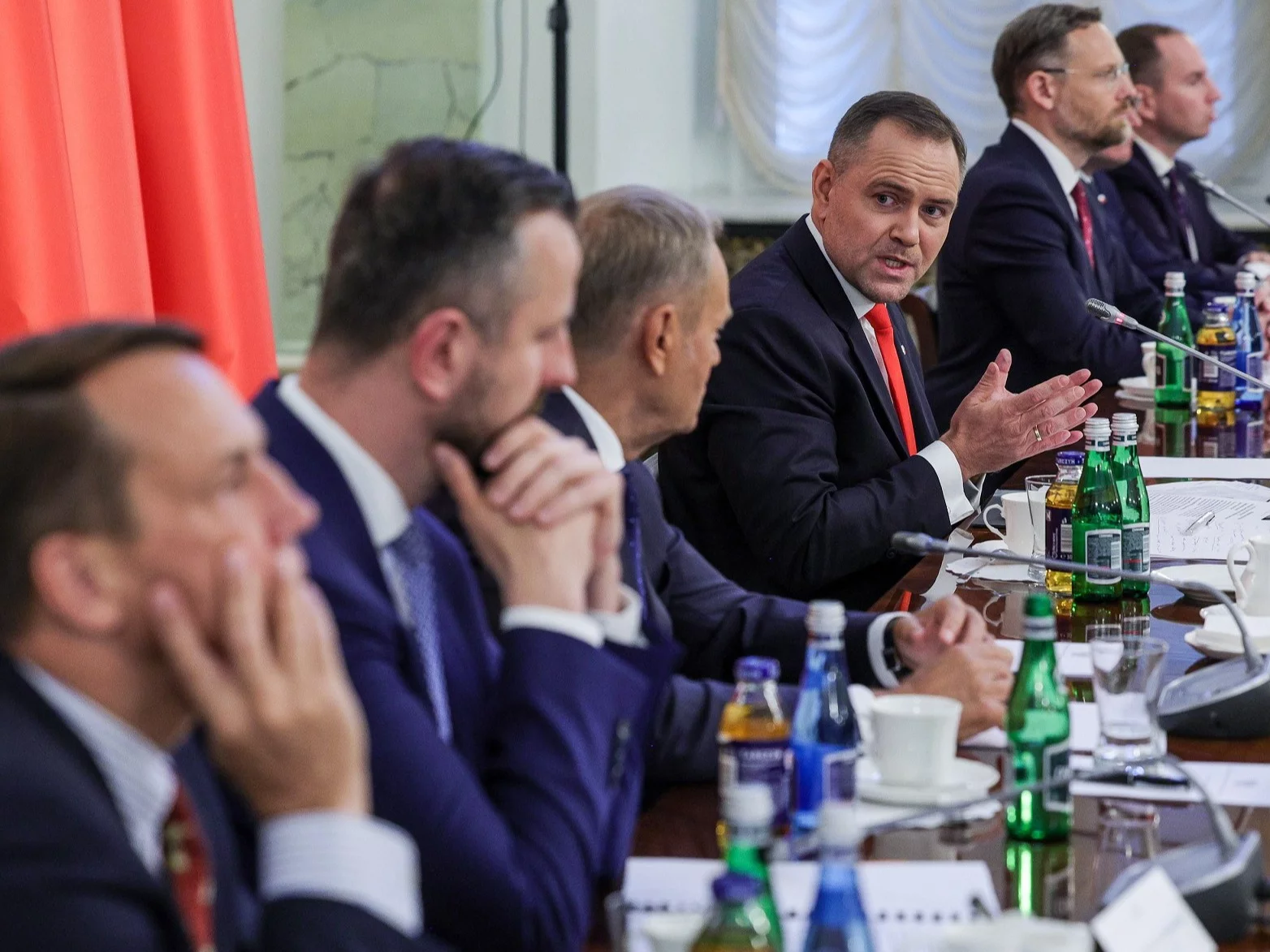 Prezydent Karol Nawrocki i ministrowie rządu Donalda Tuska podczas Rady Gabinetowej