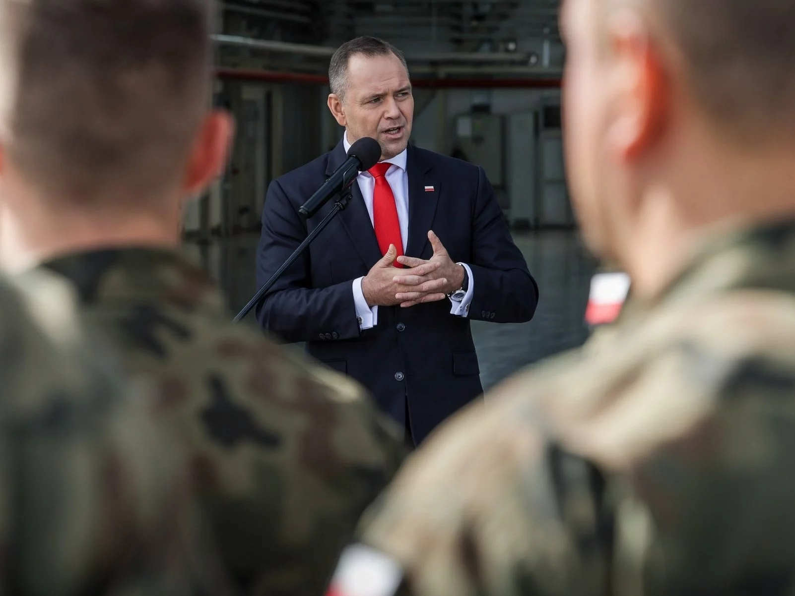 Prezydent Karol Nawrocki podczas spotkania z żołnierzami