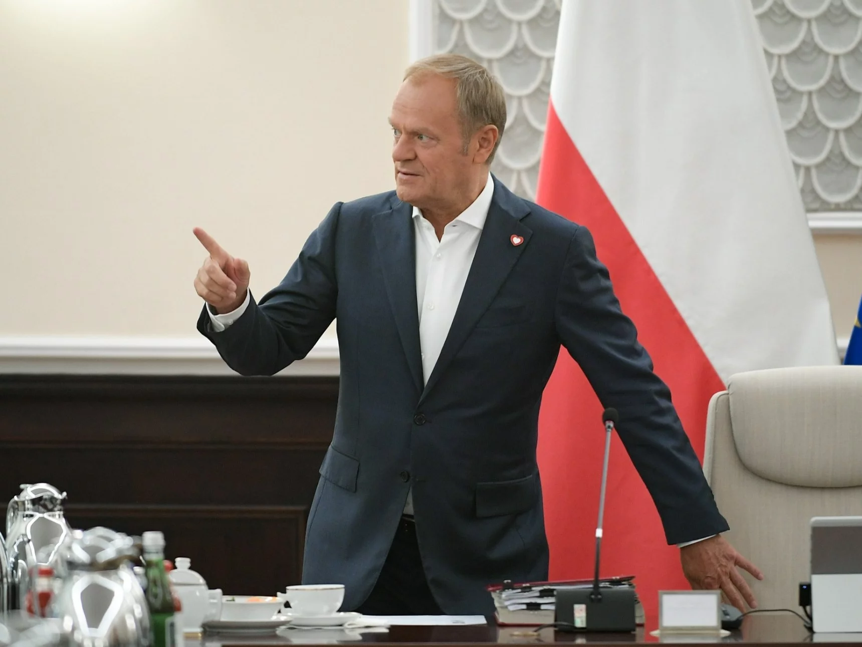 Premier Donald Tusk przed posiedzeniem rządu w KPRM w Warszawie