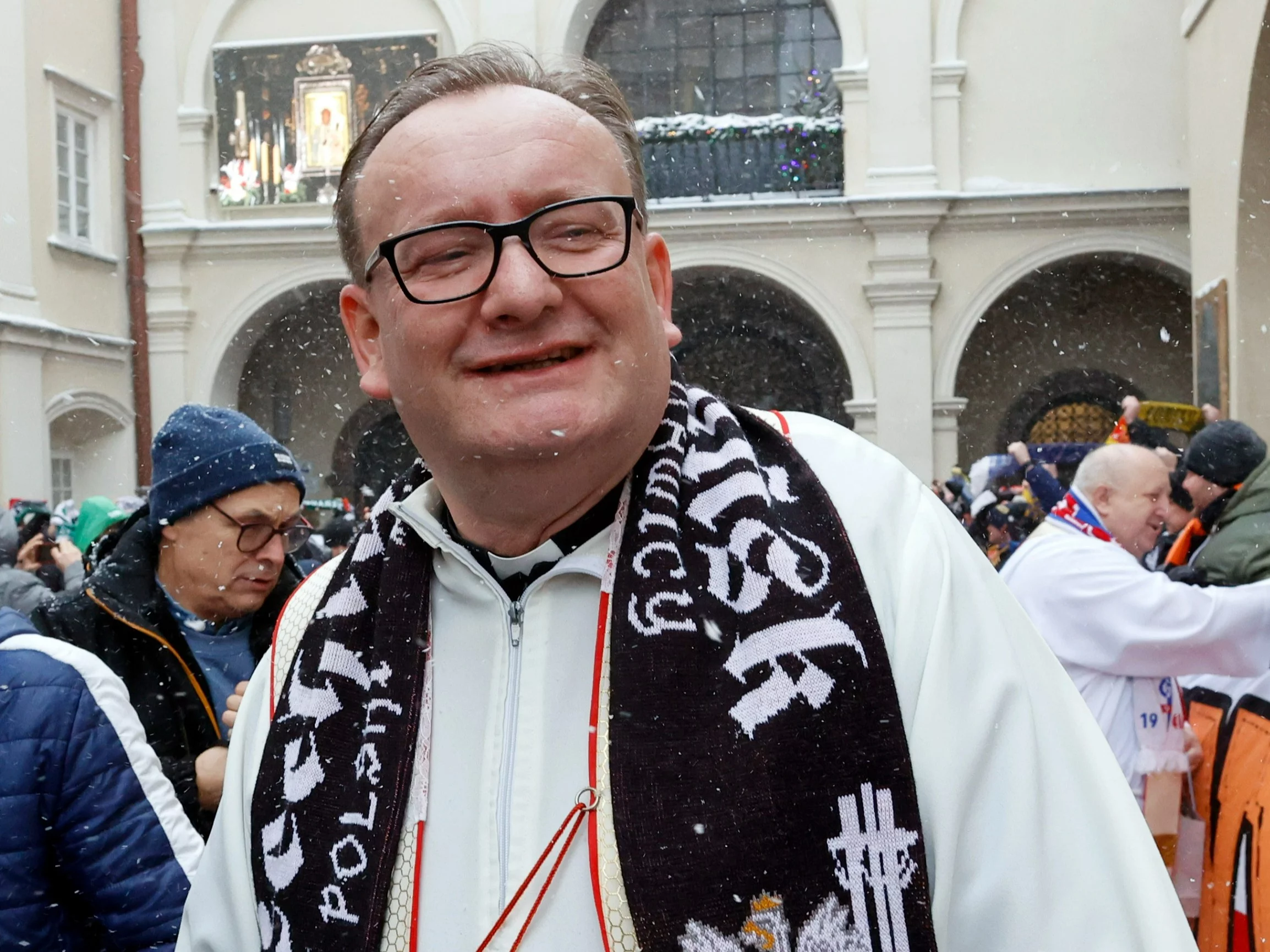 Ks. Jarosław Wąsowicz z uczestnikami XVII Patriotycznej Pielgrzymki Kibiców na Jasną Górę w Częstochowie