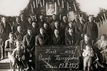 Nie wszyscy Ukraińcy popierali OUN. Na zdjęciu: świętowanie imienin marszałka Piłsudskiego
