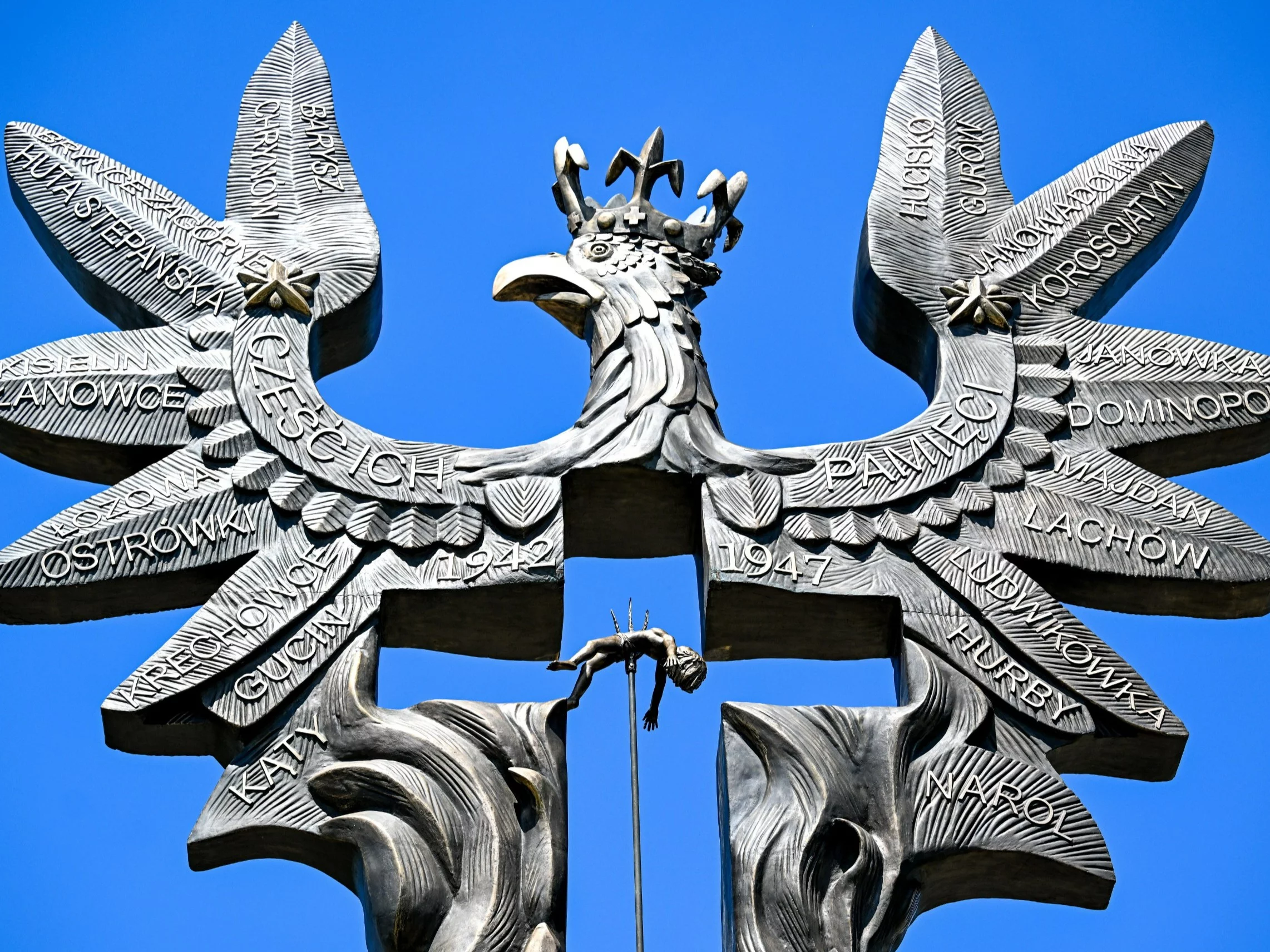 Pomnik Rzezi Wołyńskiej w Domostawie
