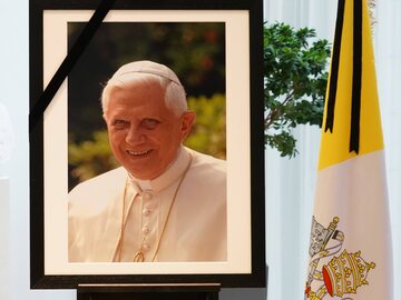 Nie żyje papież-emeryt Benedykt XVI, zdjęcie ilustracyjne