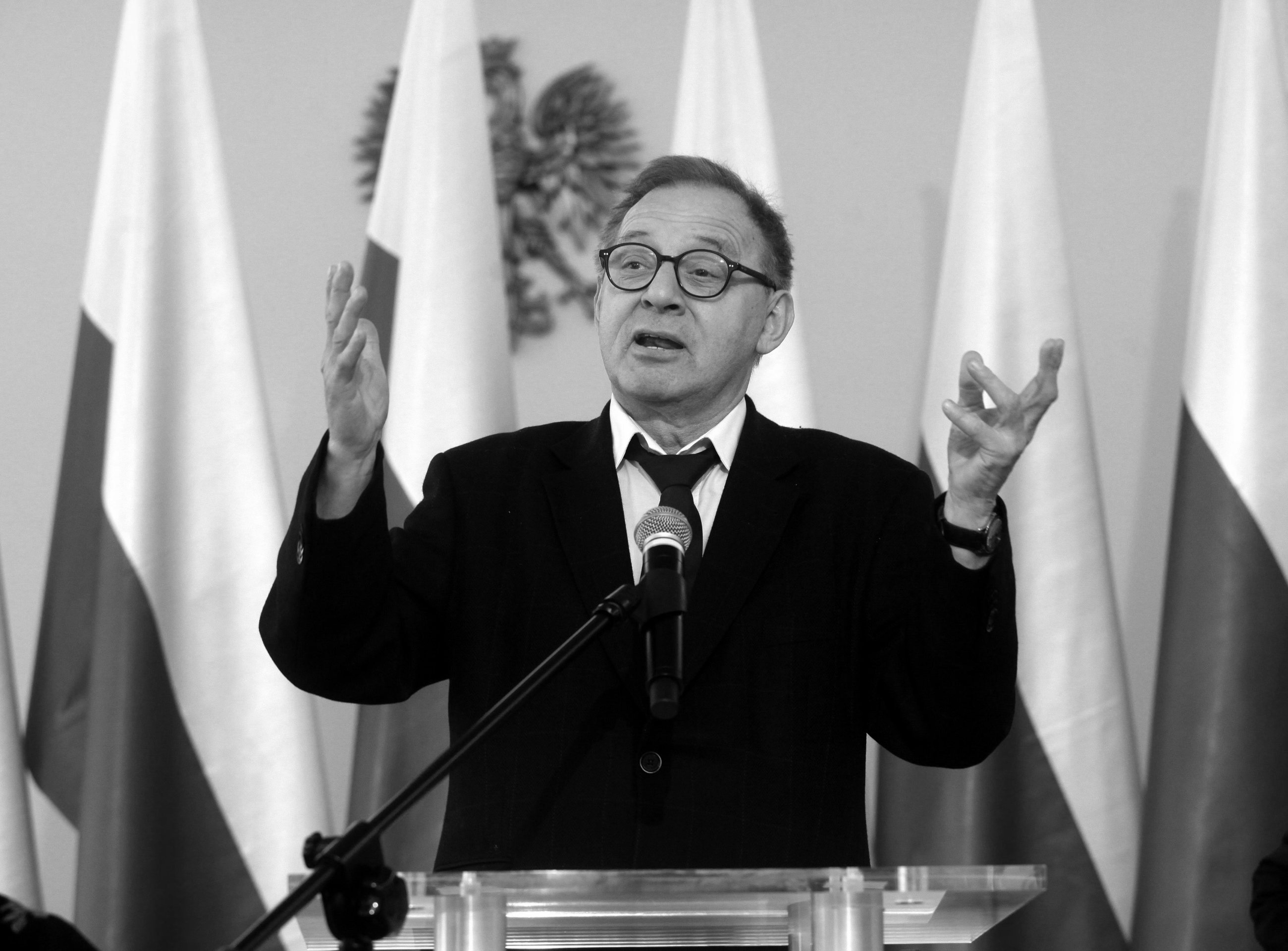 Lech Morawski – profesor nauk prawnych i sędzia Trybunału Konstytucyjnego. Prezydent Andrzej Duda przyjął od niego ślubowanie 3 grudnia 2015 roku ale do orzekania w TK dopuściła go dopiero prezes Julia Przyłębska 20 grudnia 2016 r. Zmarł 12 lipca 2017 r.