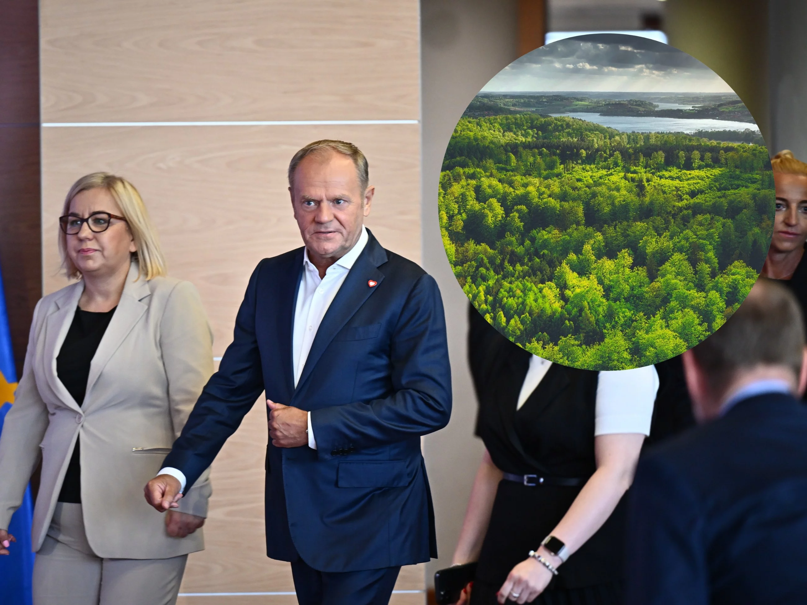 Premier Donald Tusk (2L) i minister klimatu i środowiska Paulina Henning-Kloska