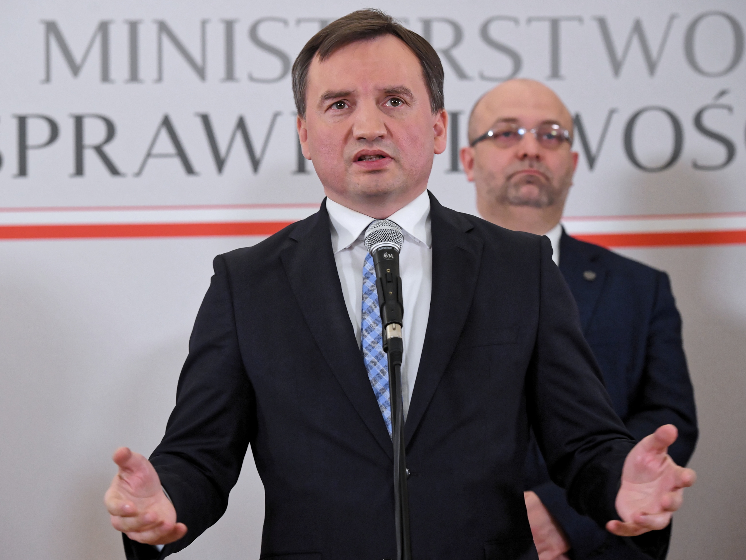 Minister Sprawiedliwości Zbigniew Ziobro (L), z prawej Łukasz Piebiak.