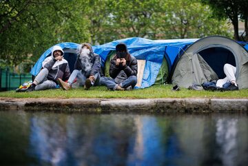 Nielegalni migranci koczują w centrum Dublina