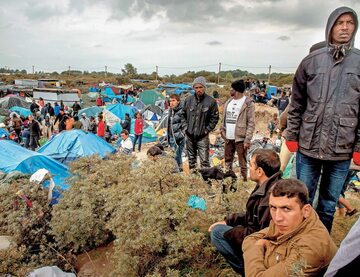 Nielegalny obóz imigrantów we francuskim Calais, 2015 r.