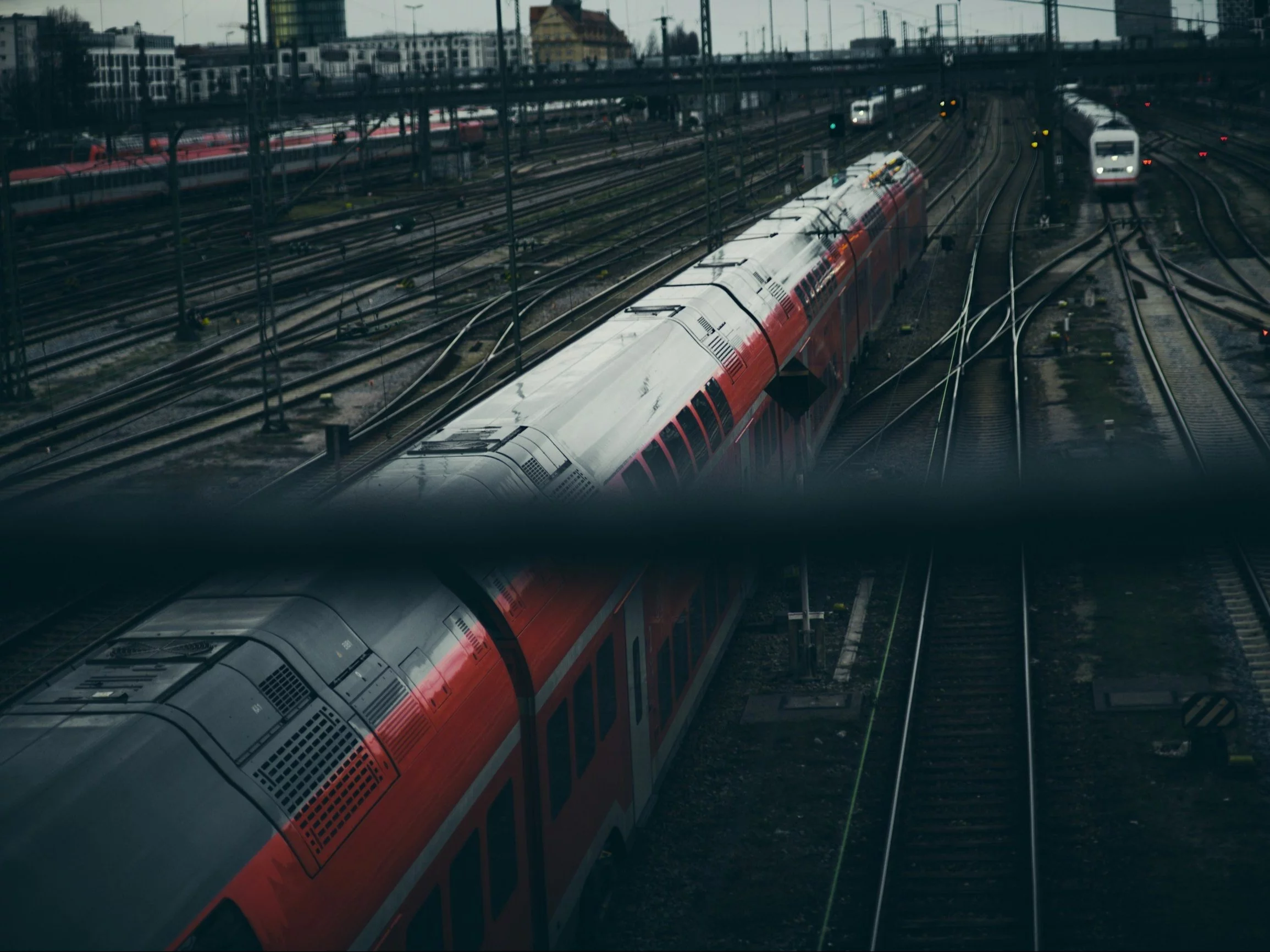 Niemcy. Imigrant z Iraku wepchnął pod pociąg 16-latkę