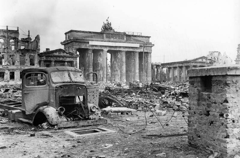 Centrum Berlina w czerwcu 1945 roku.