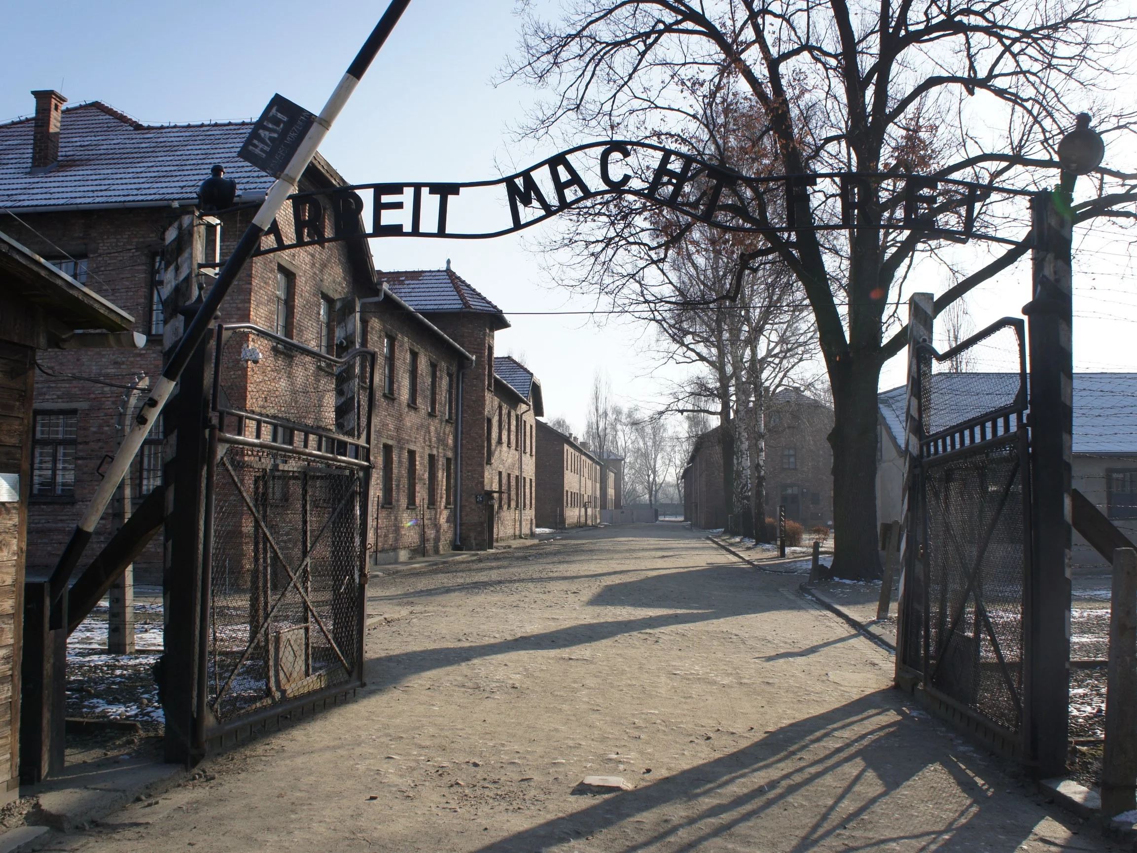 Wejście do obozu KL Auschwitz-Birkeanu
