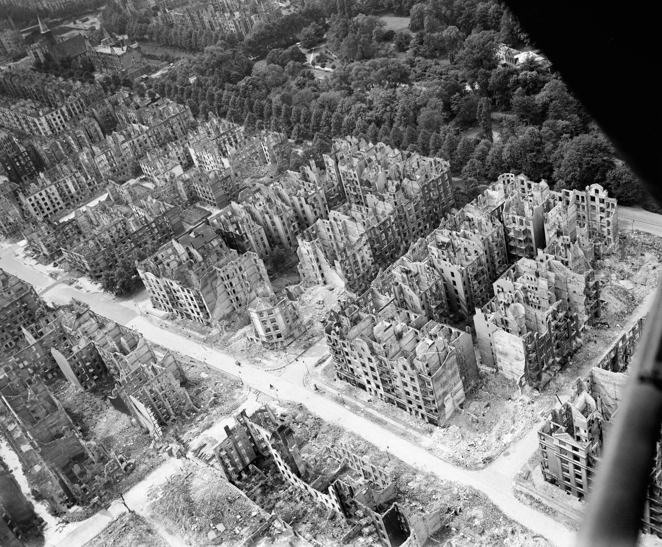 Hamburg po alianckim bombardowaniu. Operacja "Gomora"