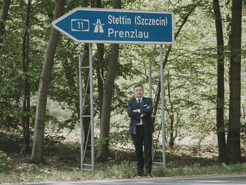 Niemieckie drogowskazy zawierają teraz polskie nazwy miast