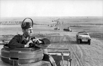 Niemieckie oddziały pancerne na stepach Rosji, niedaleko Donu, zmierzające w kierunku Stalingradu
