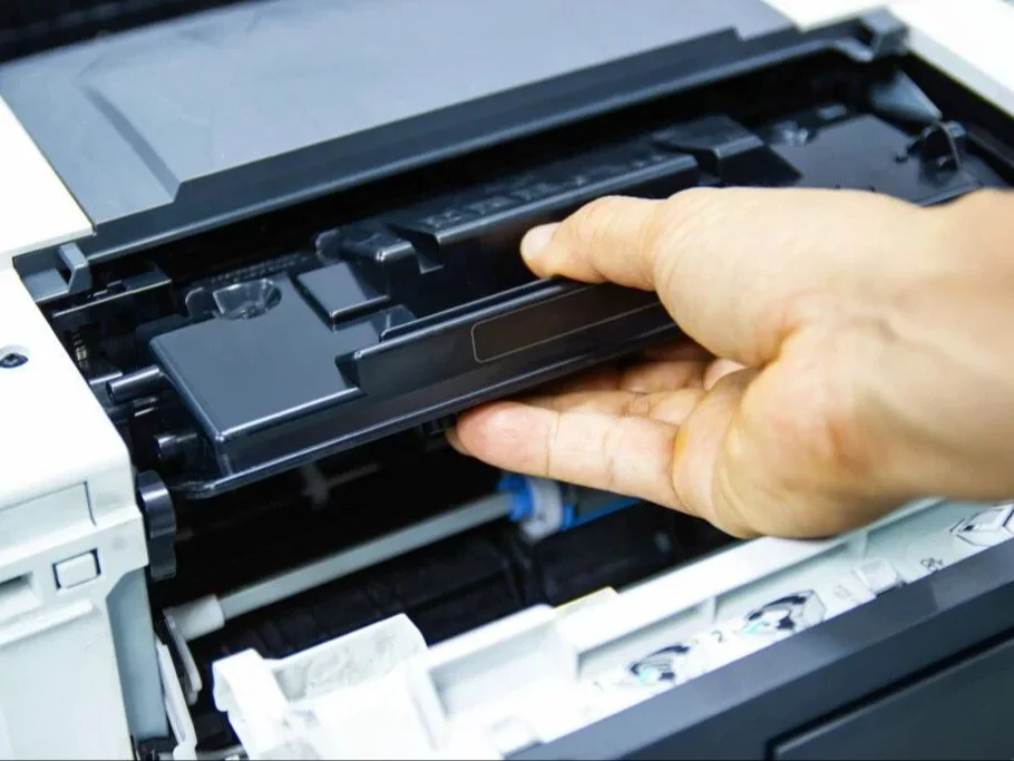 Wymiana tonera w drukarce