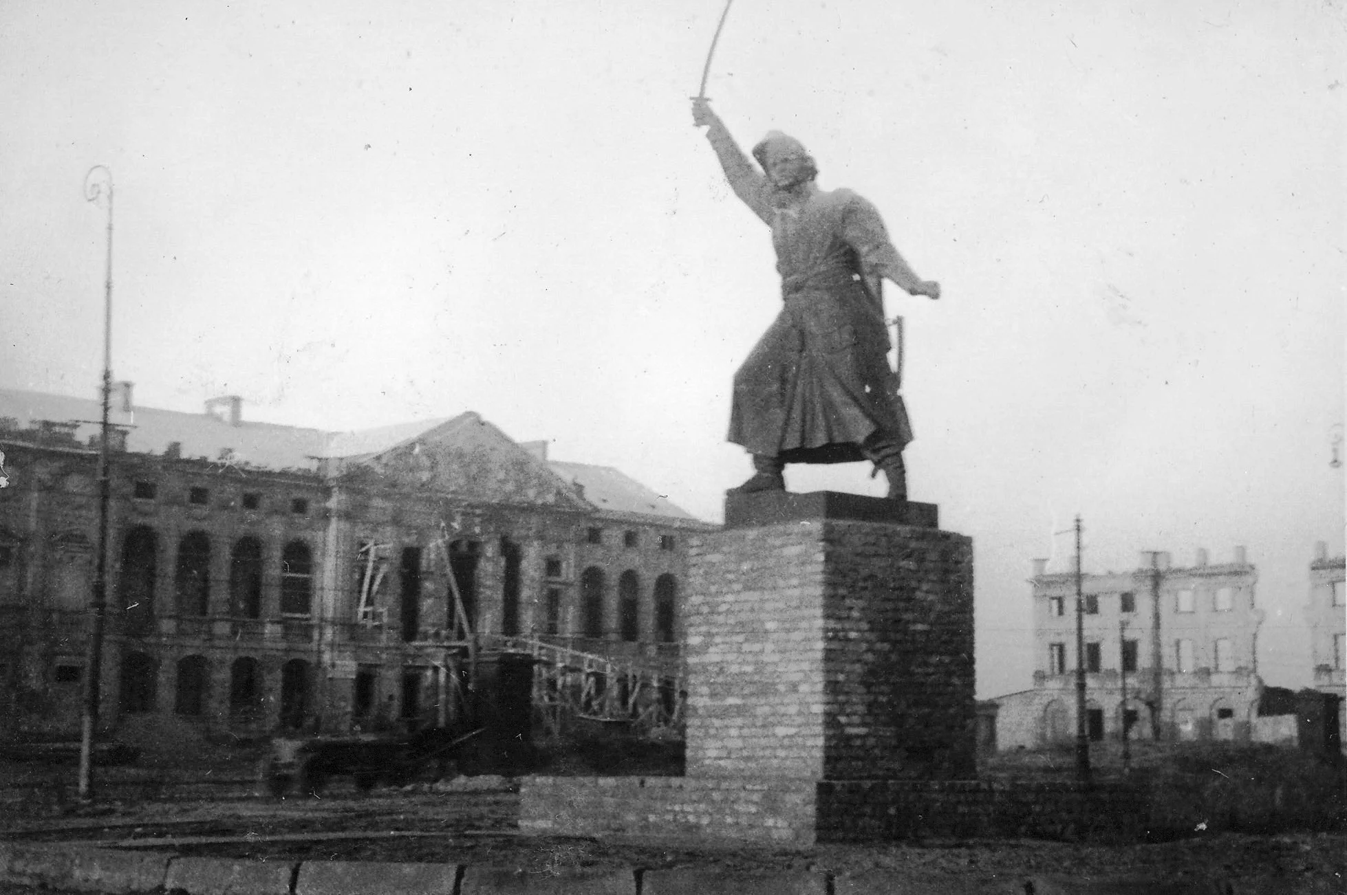 Pomnik Jana Kilińskiego w Warszawie podczas okupacji niemieckiej