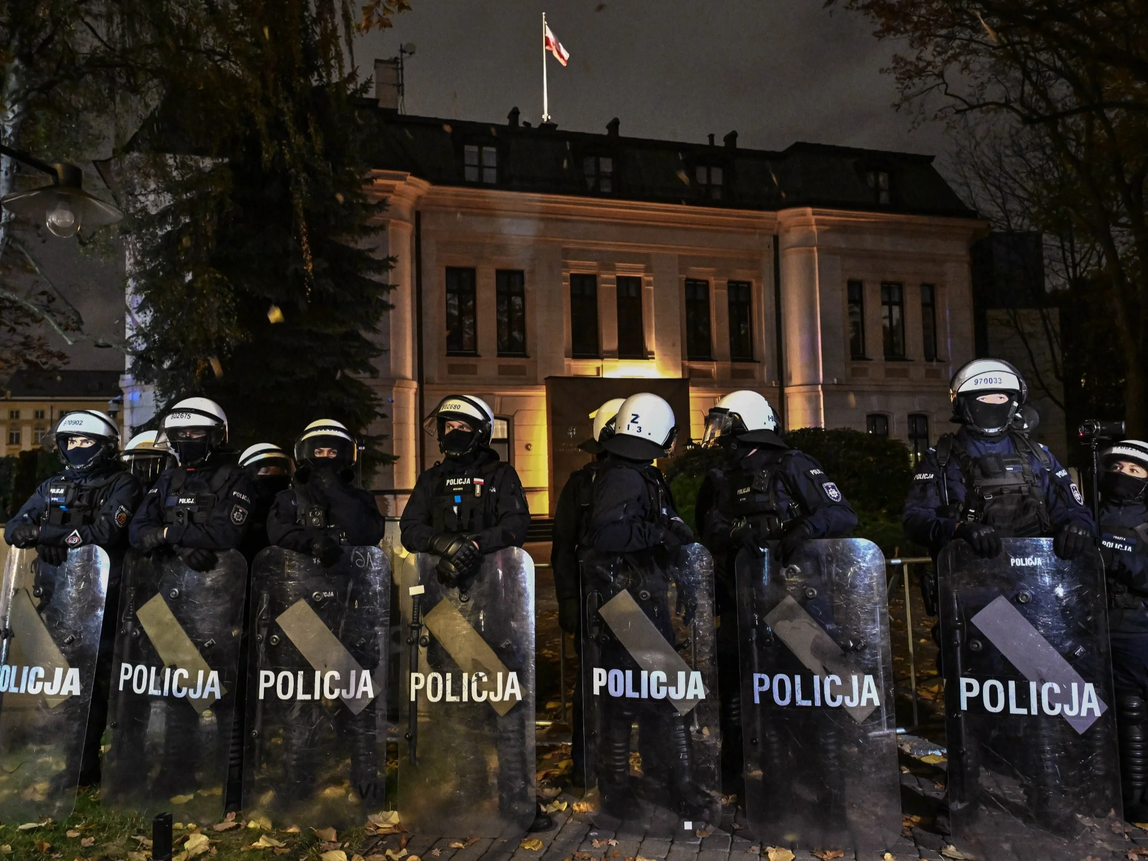 Policja przed siedzibą Trybunału Konstytucyjnego