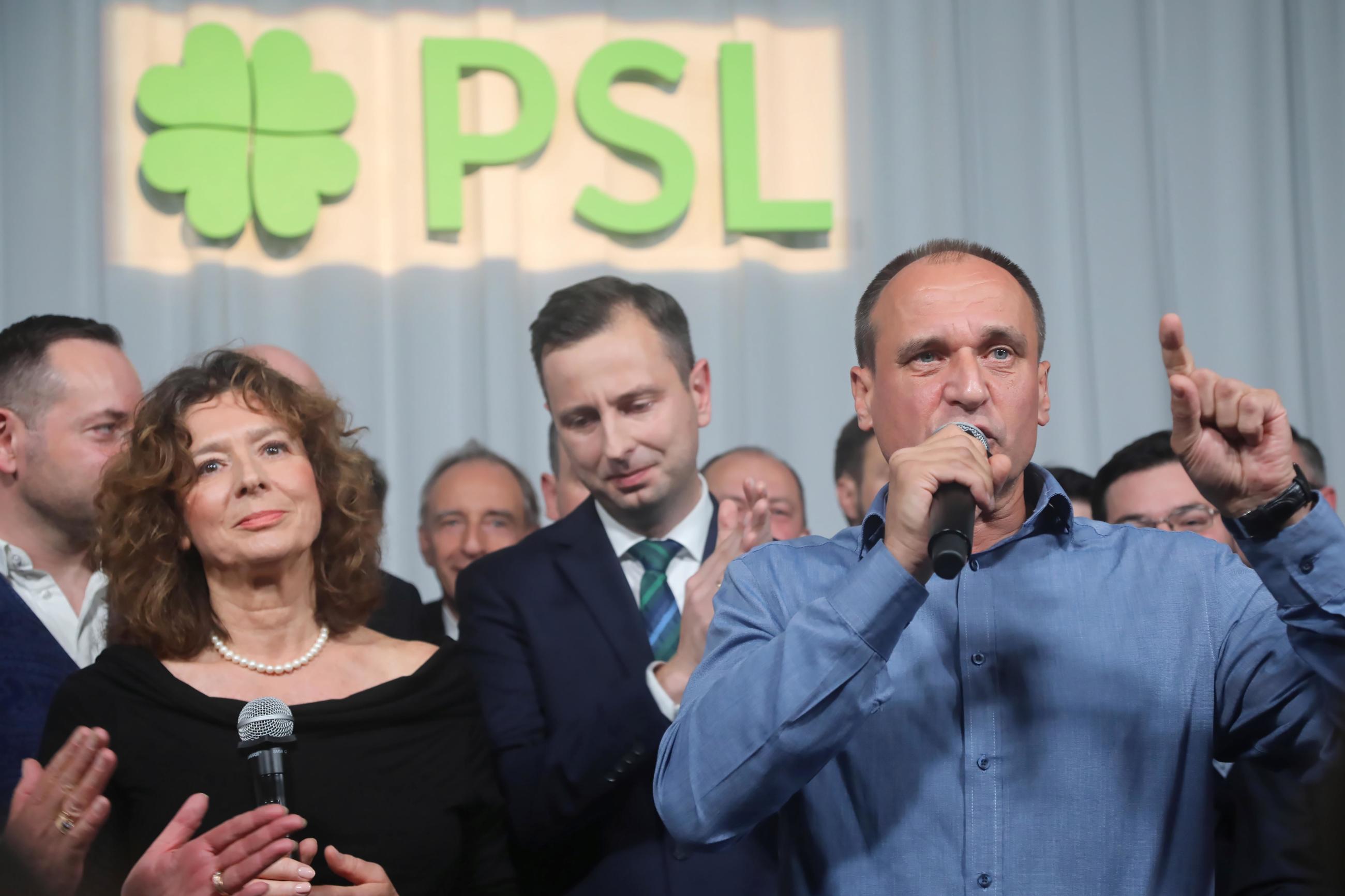 Prezes PSL Władysław Kosiniak-Kamysz (C), lider partii Kukiz'15 Paweł Kukiz (P)