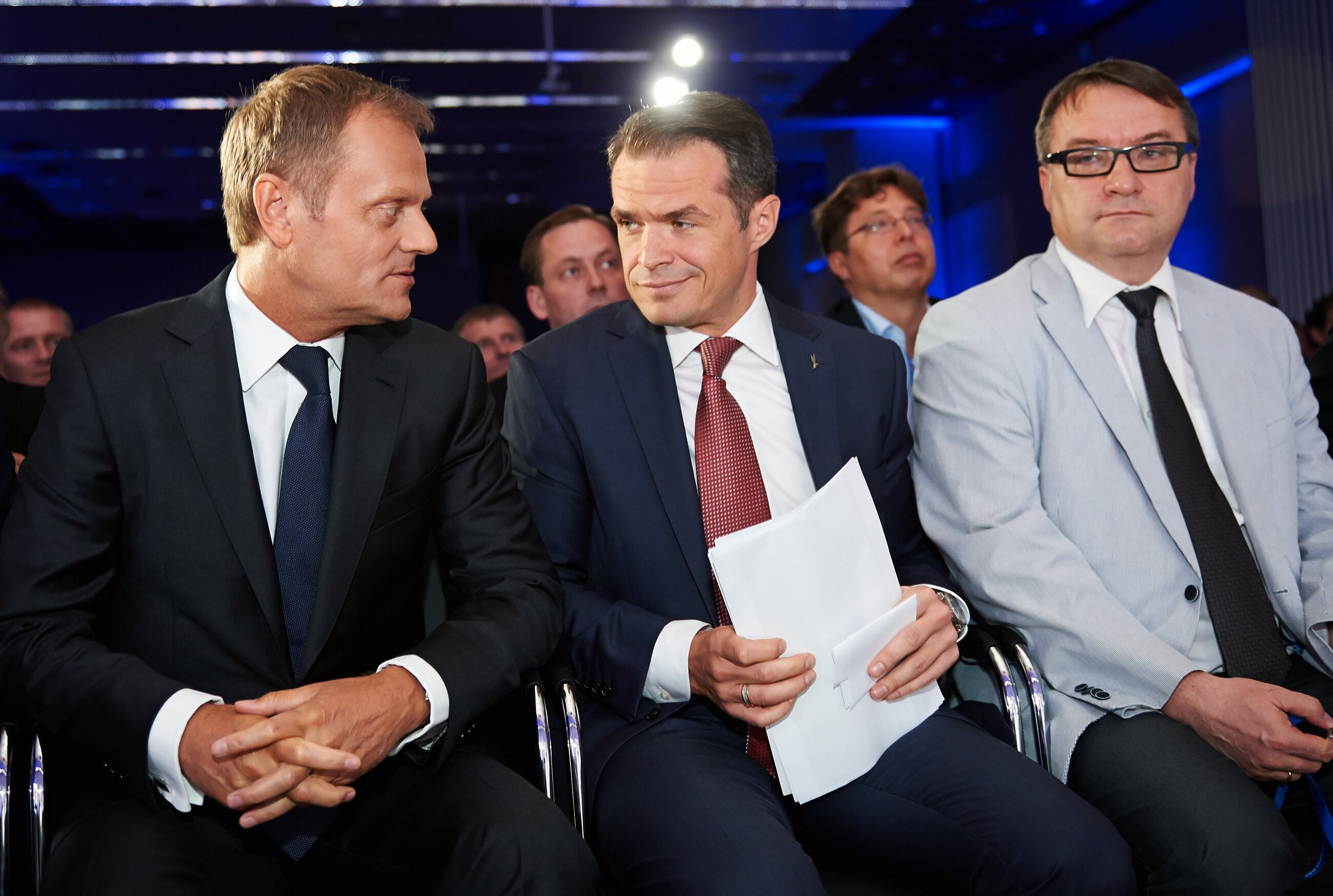 Gdańsk, 22.06.2013. Premier Donald Tusk (L), minister transportu, budownictwa i gospodarki morskiej, przewodniczący pomorskiej PO Sławomir Nowak (C) i minister sprawiedliwości Marek Biernacki (P).