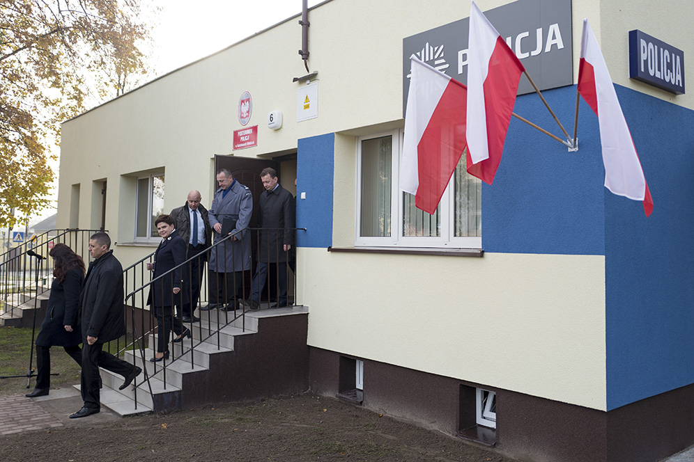 Premier Beata Szydło i minister Mariusz Błaszczak otworzyli kilka posterunków policji w Wielkopolsce