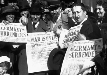 Nowy Jork. Nagłówki gazet w „fałszywy dzień rozejmu” 7 listopada 1918 roku