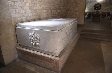 Nowy sarkofag pary prezydenckiej na Wawelu