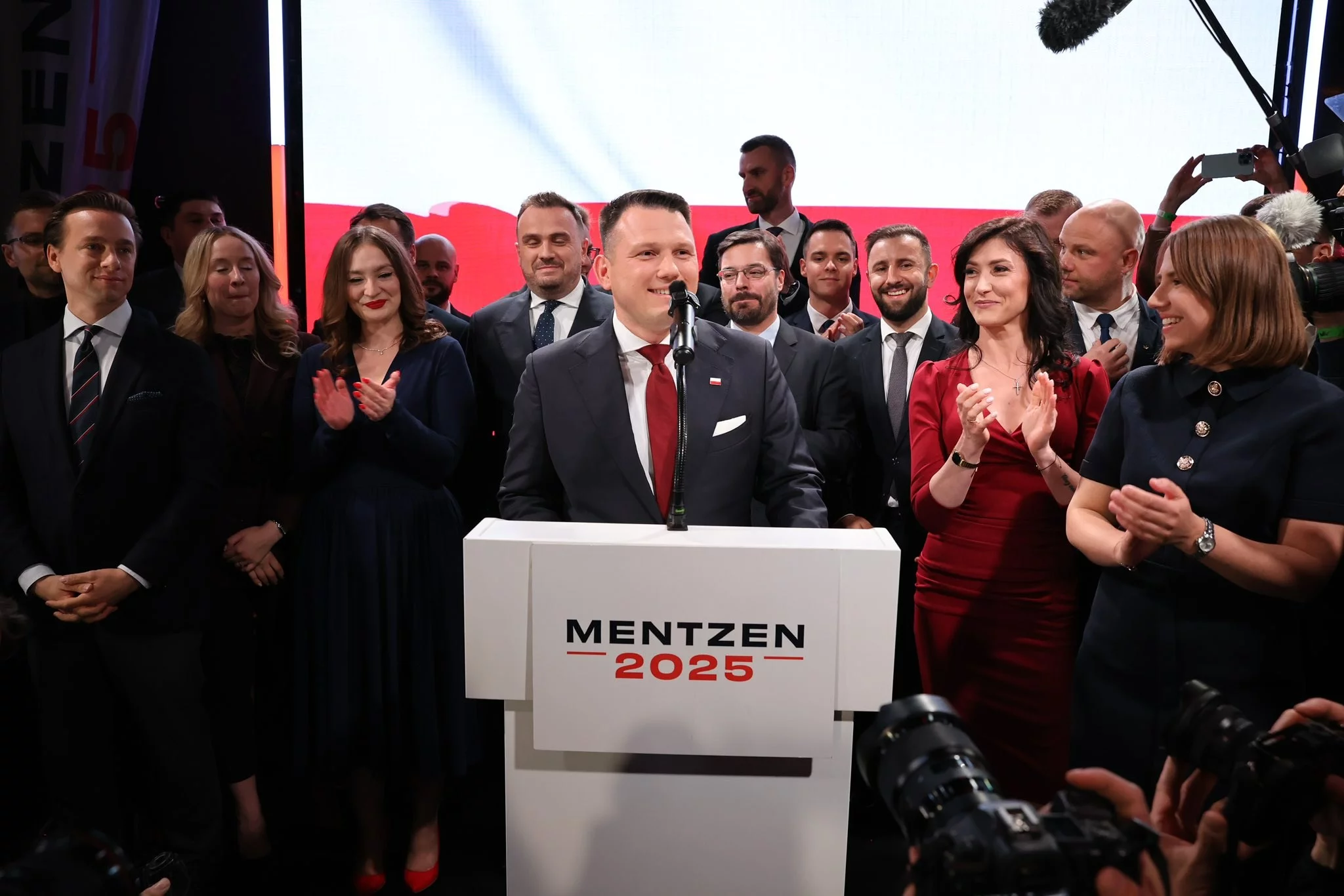 Nowy sondaż parlamentarny. Jedna partia mocno rośnie