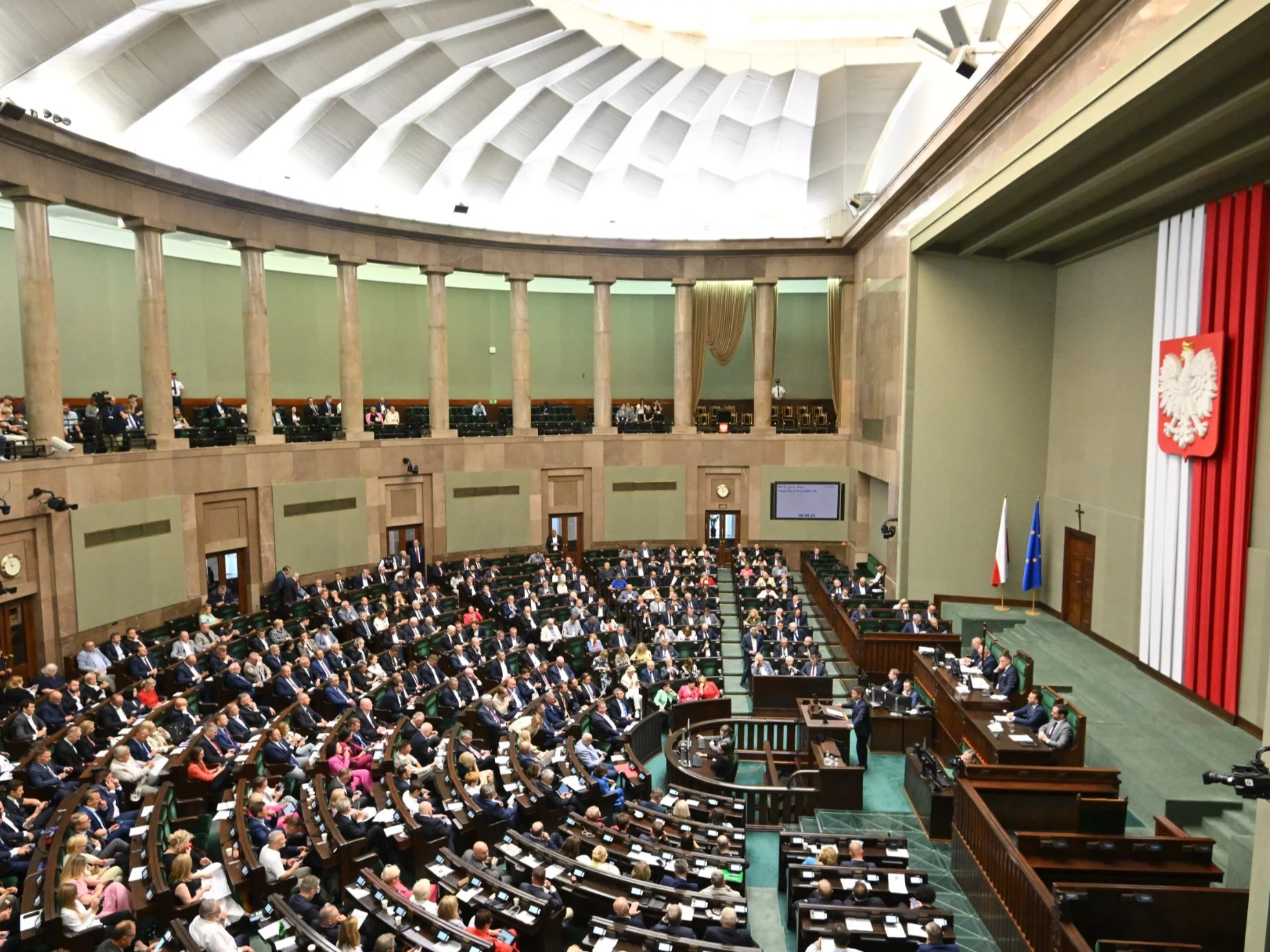 Nowy sondaż. Pięć partii w Sejmie, duży skok Brauna