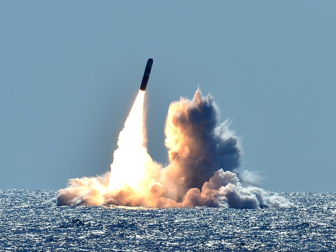 Ćwiczenia amerykańskich sił jądrowych. Nieuzbrojony pocisk Trident II D5 wystrzelony z okrętu podwodnego USS Nebraska