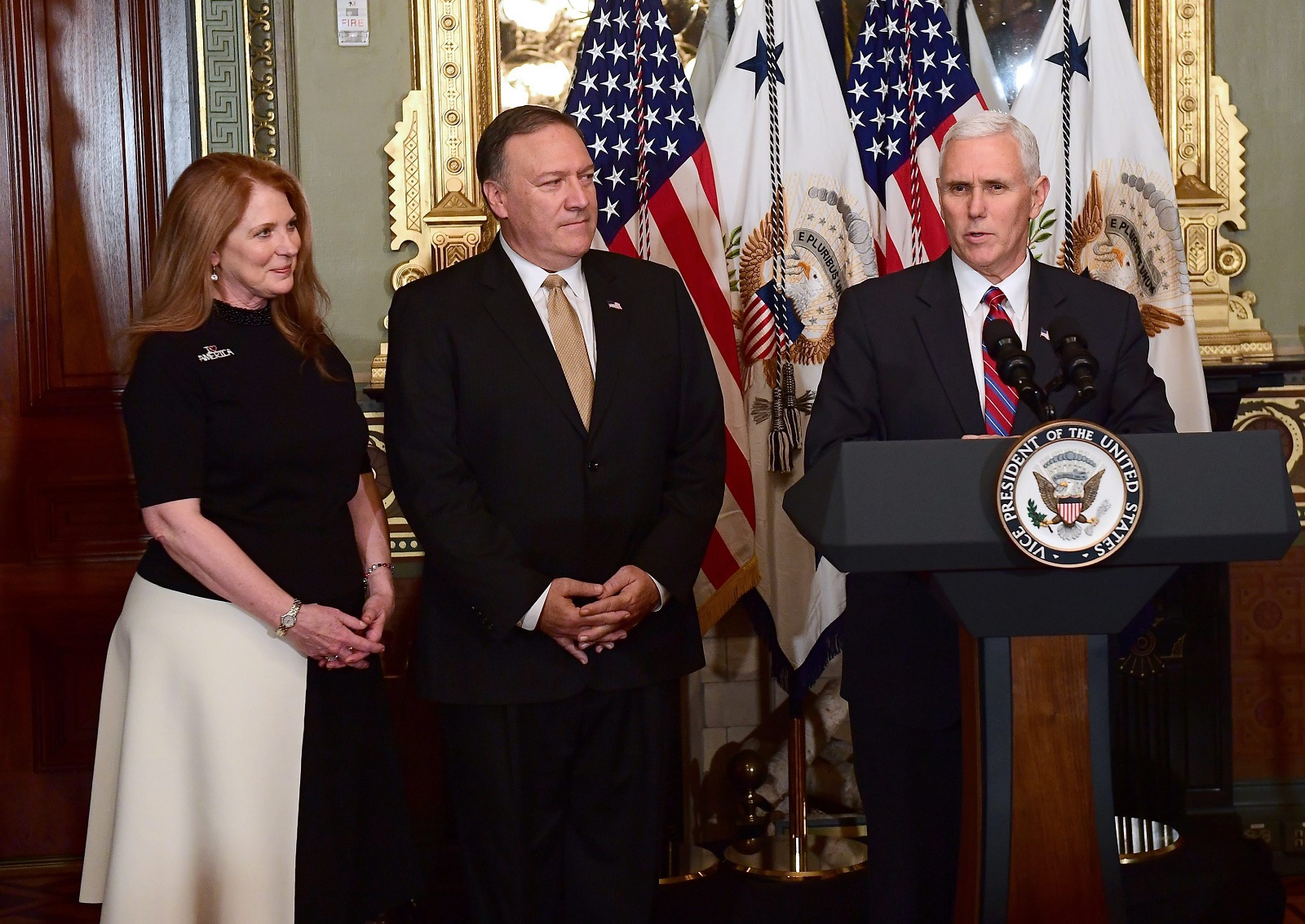 Szef CIA Mike Pompeo i wiceprezydent Mike Pence