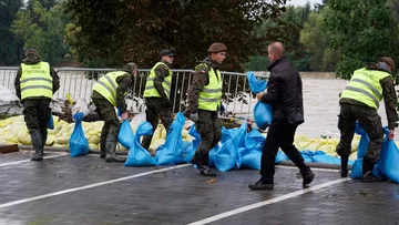 Nysa, 16.09.2024. Dynamiczna sytuacja powodziowa. Trwa ewakuacja mieszkańców