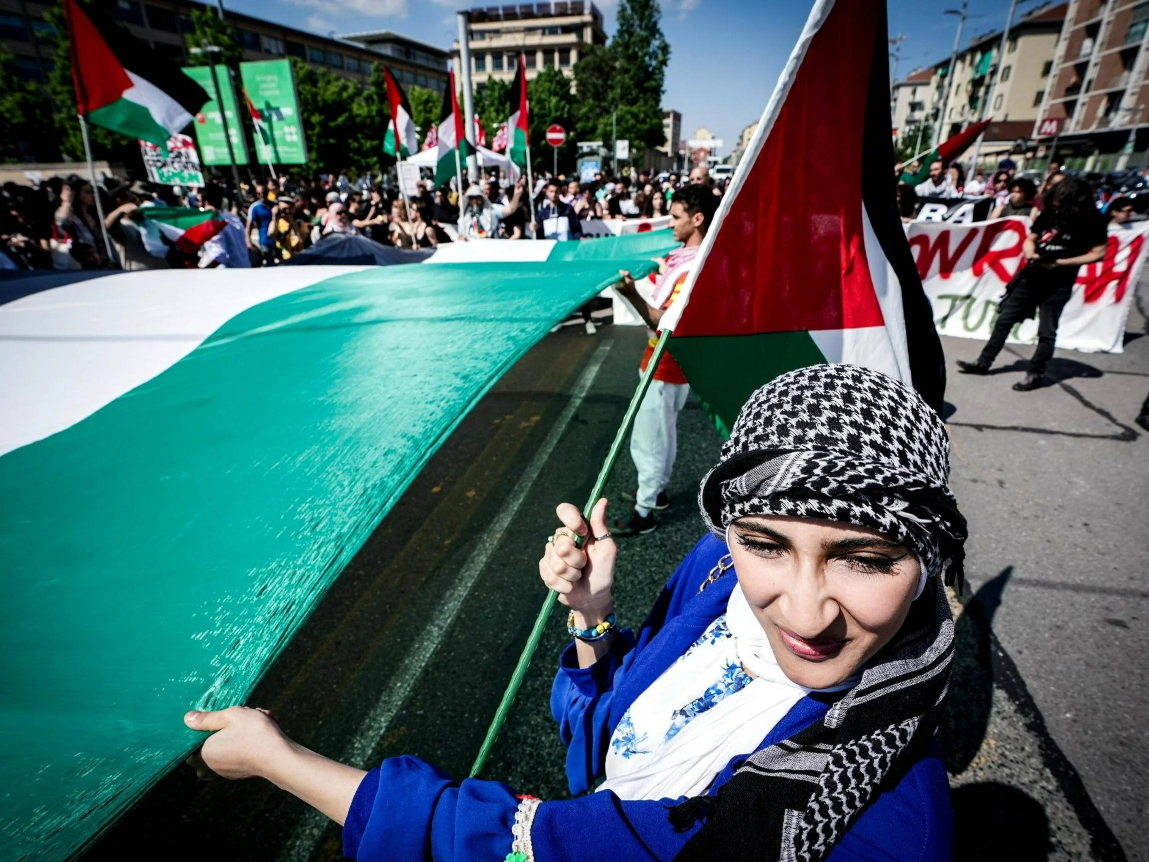 Włochy: Propalestyńska demonstracja w Turynie, zdjęcie ilustracyjne